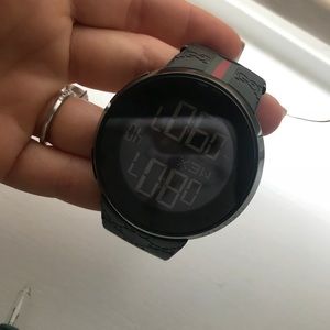 Unisex Gucci rubber time zone watch